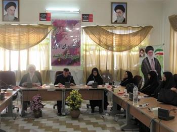 اصل و اساس تربیت جامعه در دست مادران است